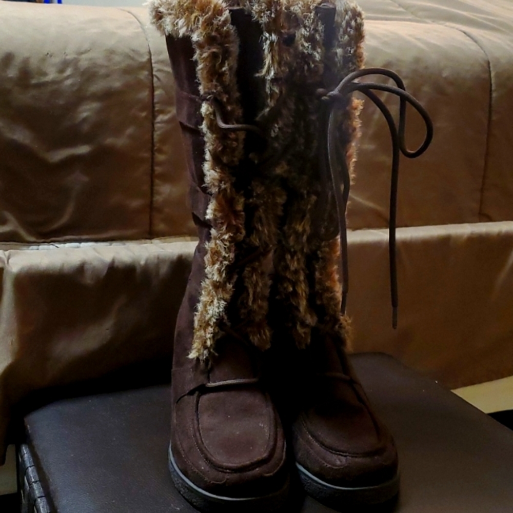 Size 7 AE wedge lace up boots